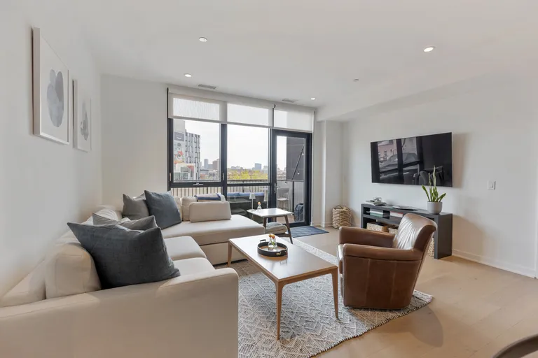 New York City Real Estate | View 1648 W Division Street, 504 | Listing | View 9