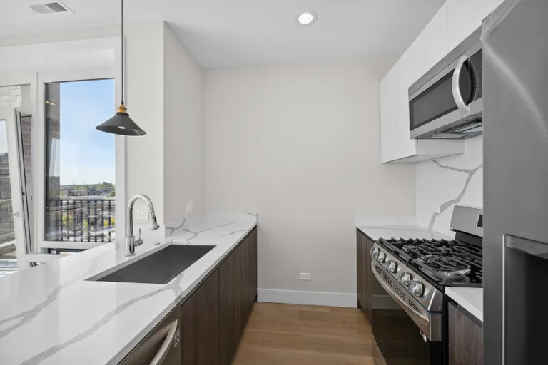 New York City Real Estate | View 2342 W Adams Street, 303 | Listing | View 38