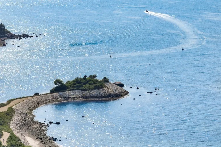 78 Carey Ln, Falmouth, MA 02540 Property for sale