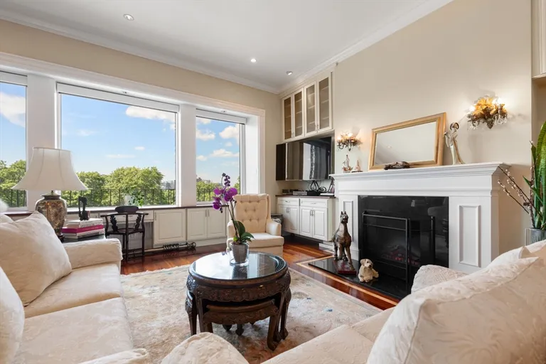 New York City Real Estate | View 232 Beacon Street, 6 | Listing | View 4