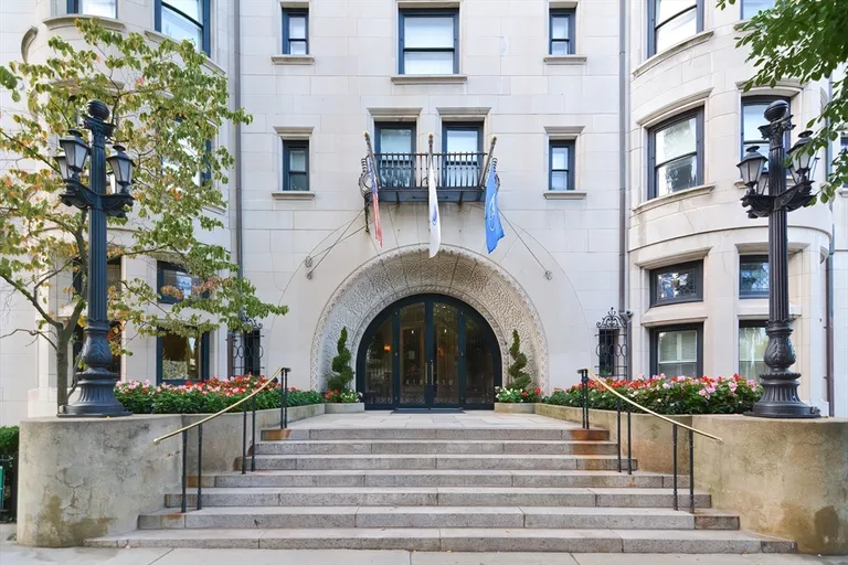 New York City Real Estate | View 416 Commonwealth Ave, 704 | 1 Bed, 1 Bath | View 1