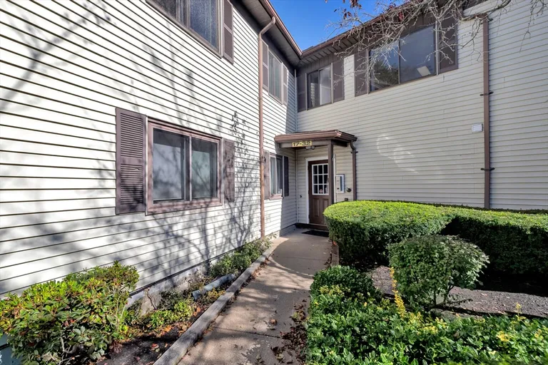 17 Cleveland Pl 27, Gloucester, MA 01930 Property for sale