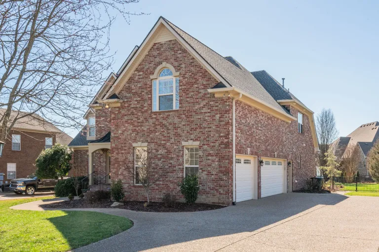 1021 Smokerise Ln, Hendersonville, TN 37075 Property for sale