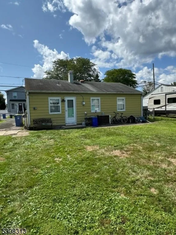 95 S 19th Ave, Manville Boro, NJ 08835 Property for sale