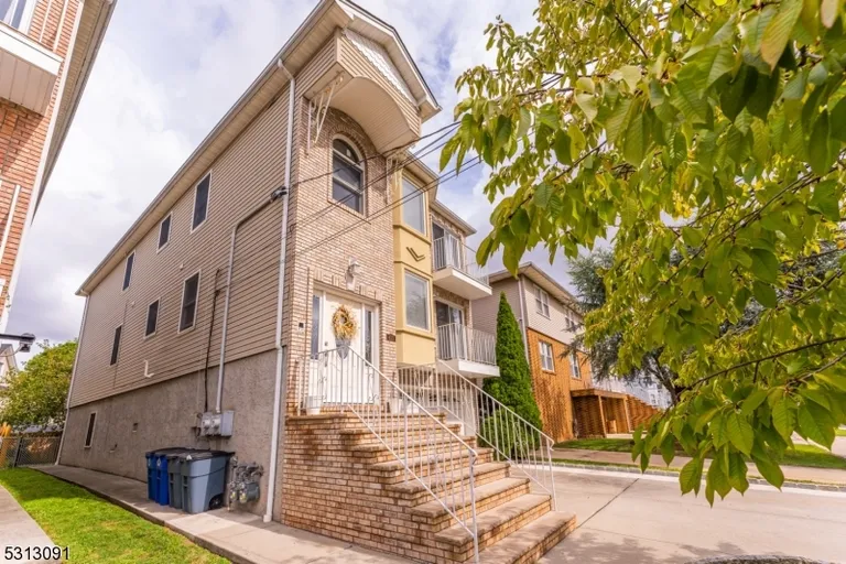 433 Linden Ave, Elizabeth City, NJ 07202 Property for sale