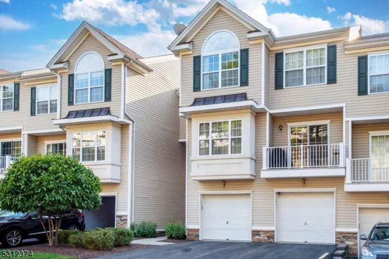 53 Lakeview Ct, Pompton Lakes Boro, NJ 07442 Property for sale