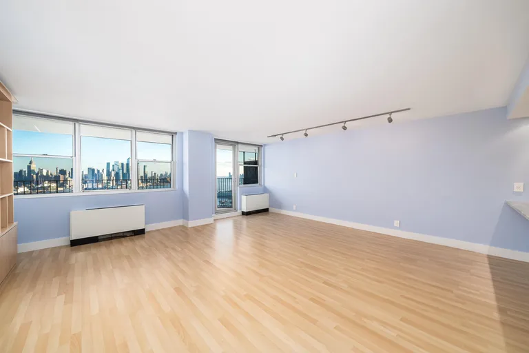 New York City Real Estate | View 6040 BLVD EAST, 33E | Listing | View 4