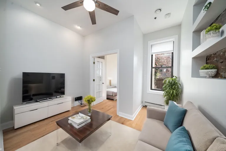 New York City Real Estate | View 805 PARK AVE, 1r | 2 Beds, 1 Bath | View 1