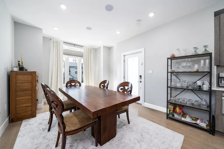 New York City Real Estate | View 206 FREEMAN AVE, 1 | 3 Beds, 2 Baths | View 1