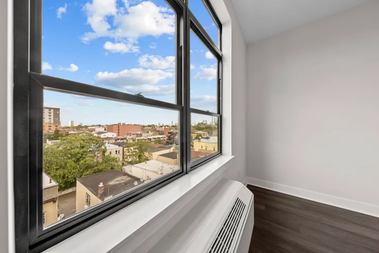 New York City Real Estate | View 121 34TH ST, 402 | Listing | View 6