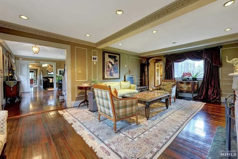 New York City Real Estate | View 27 Warren Lane | Listing | View 12