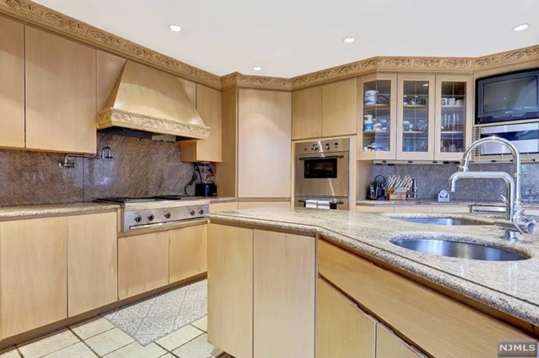 New York City Real Estate | View 27 Warren Lane | Listing | View 10