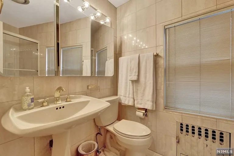 New York City Real Estate | View 27 Warren Lane | Listing | View 26