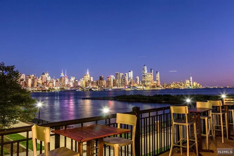 New York City Real Estate | View 22 Ave At Port Imperial, 304 | Listing | View 19