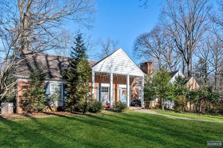 New York City Real Estate | View 8 Duck Pond Road | 4 Beds, 3 Baths | View 1