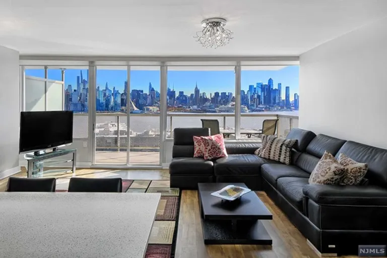 New York City Real Estate | View 6050 East John F Kennedy Boulevard, 4J | Listing | View 9