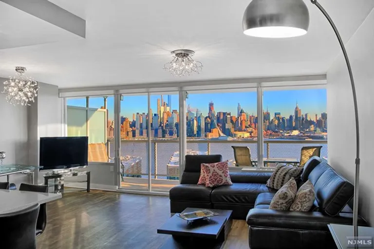 New York City Real Estate | View 6050 East John F Kennedy Boulevard, 4J | Listing | View 3