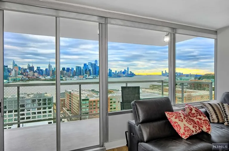 New York City Real Estate | View 6050 East John F Kennedy Boulevard, 4J | Listing | View 11