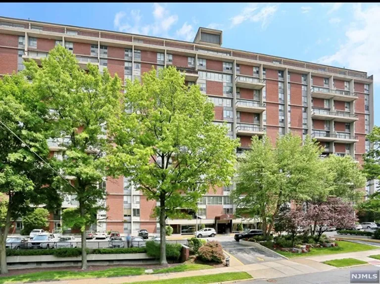 New York City Real Estate | View 2 Horizon Road, 1012 | 2 Beds, 2 Baths | View 1