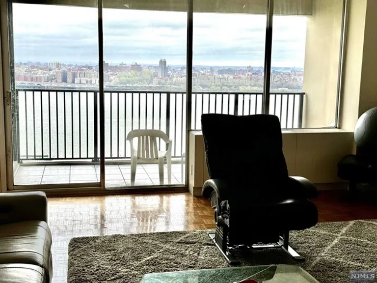 New York City Real Estate | View 6 Horizon Road, 1011 | Listing | View 14
