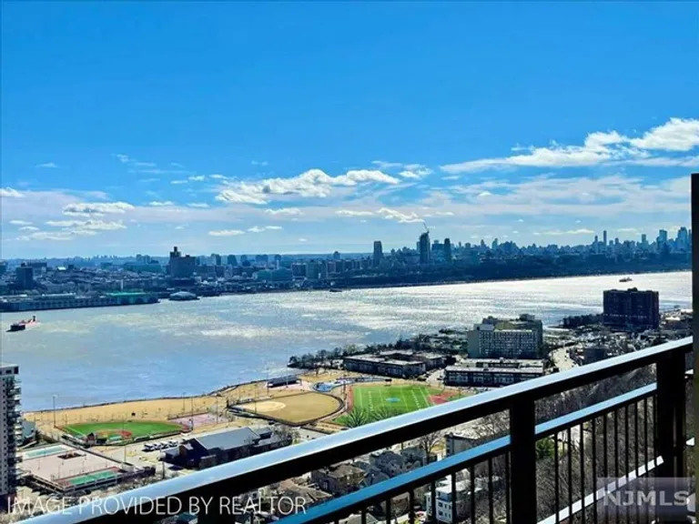 New York City Real Estate | View 1 Horizon Road, 1418 | 1 Bed, 1 Bath | View 1