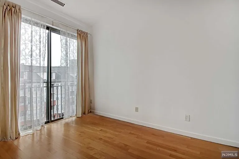 New York City Real Estate | View 26 Ave At Port Imperial, 402 | Listing | View 9