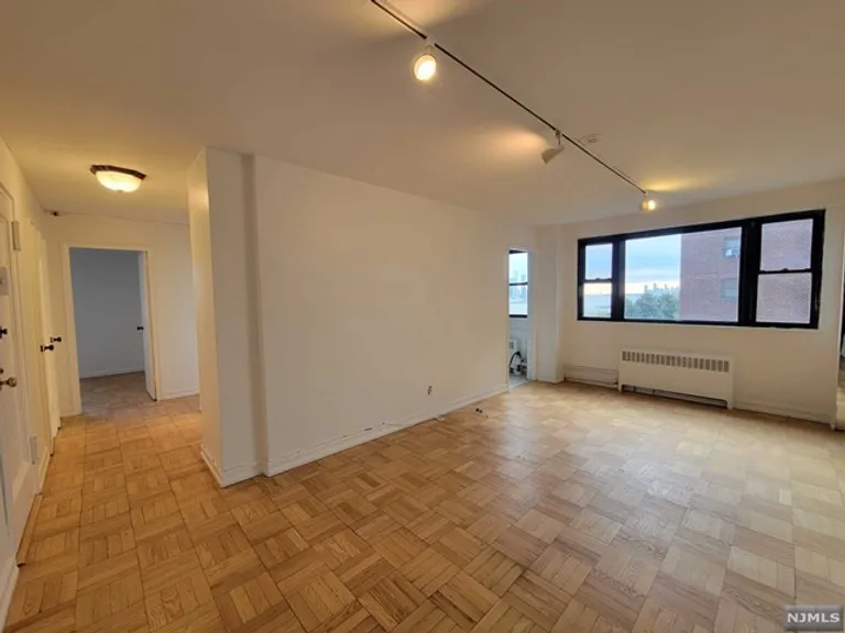 New York City Real Estate | View 6515 Boulevard East, 4G | Listing | View 5