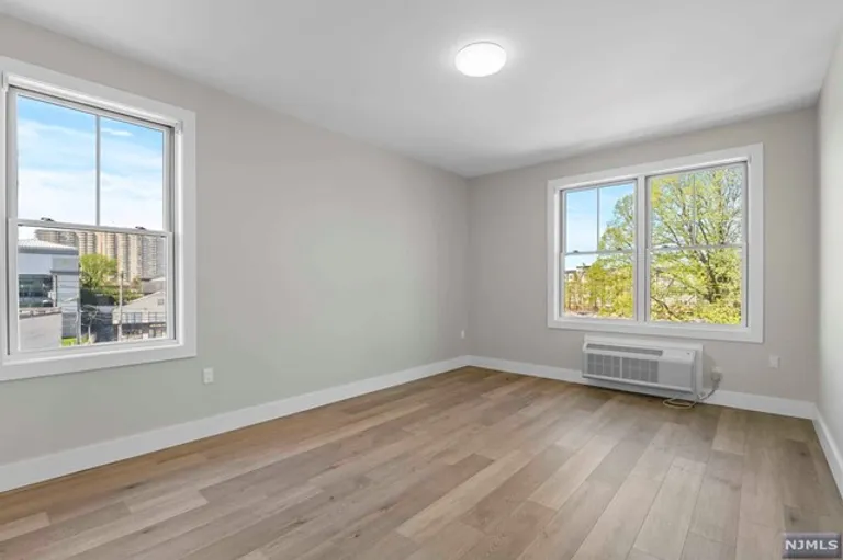 New York City Real Estate | View 2021 Jones Road, 103 | Listing | View 6