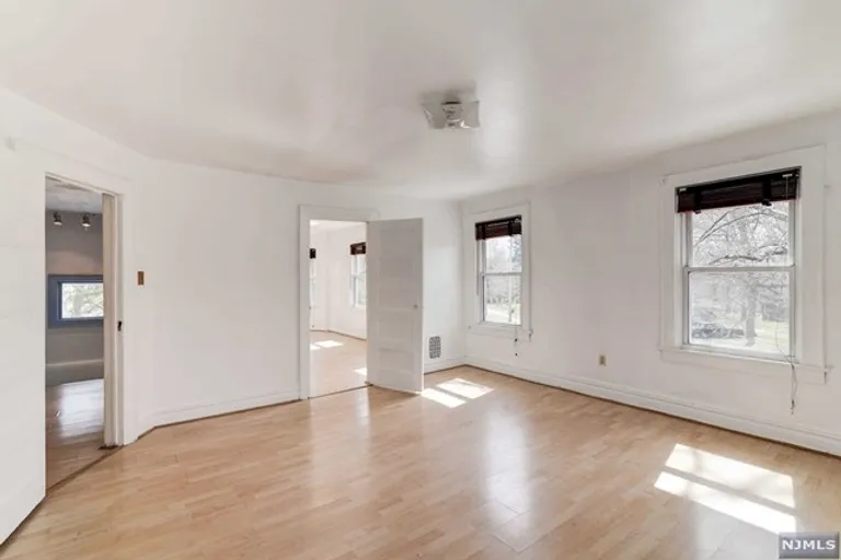 New York City Real Estate | View 133 Grant Avenue | Listing | View 31