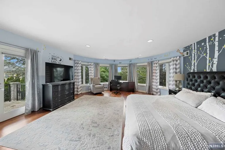 New York City Real Estate | View 14 East Hill Court | Listing | View 32
