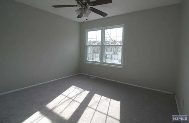 255 Larch Lane, Mahwah, NJ 07430 Property for rent