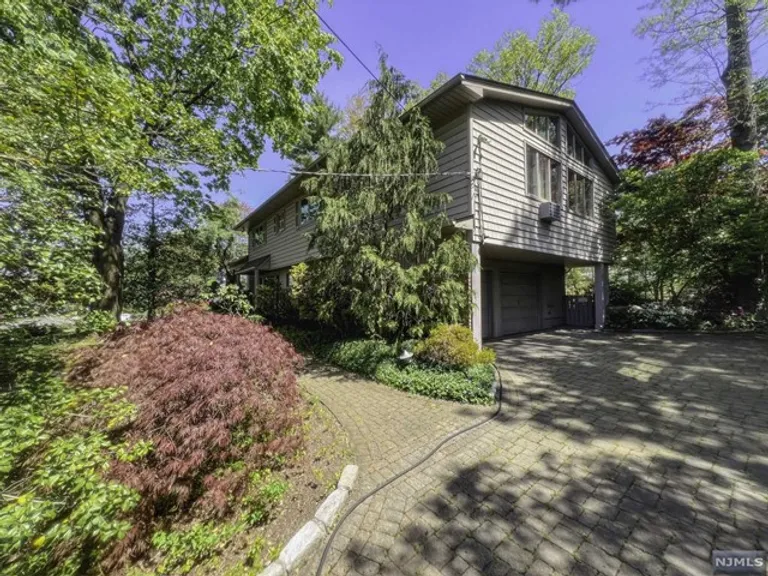 63 Powderhorn Drive, Wayne, NJ 07470 Property for sale