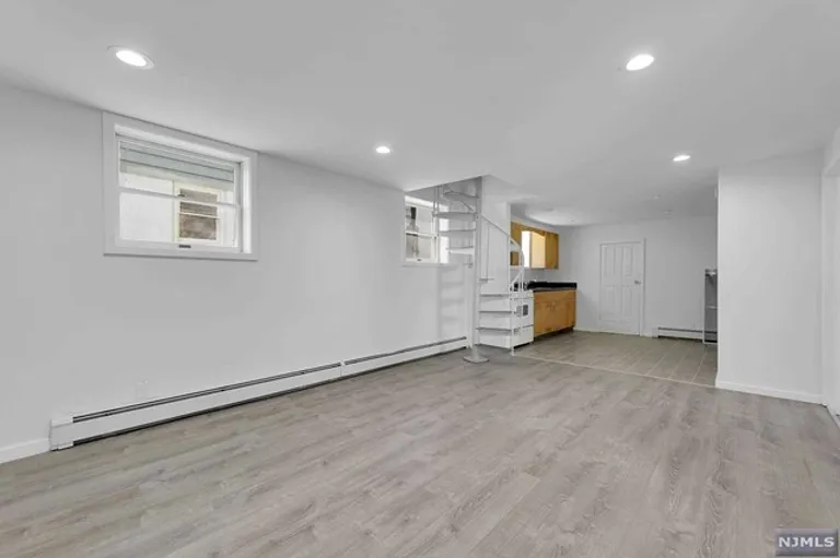 New York City Real Estate | View 2061 Ellery Avenue, 1st floor | Listing | View 6