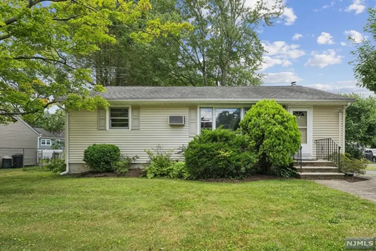 513 Ridgewood Road, Twp of Washington, NJ 07676 Property for sale