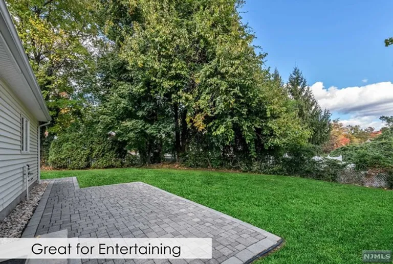 562 Forest, Paramus, NJ 07652 Property for sale