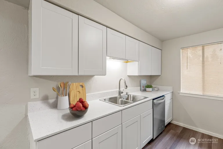 716 142nd Place Se, Bellevue, WA 98007 Property for rent