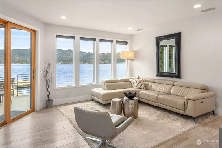 New York City Real Estate | View 3167 Lake Sammamish Shore | Listing | View 8
