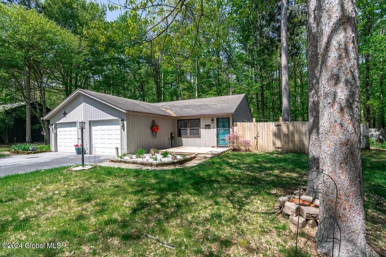 71 Wake Robin, Malta, NY 12020 Property for sale