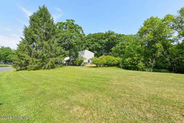 49 Parkwyn, Bethlehem, NY 12054 Property for sale