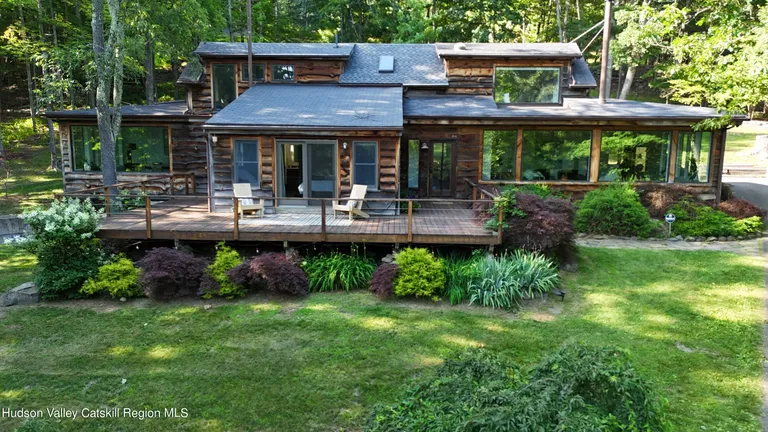 Hudson Valley Real Estate | View 286 Cooper Lake Road | 3 Beds, 2 Baths | View 1