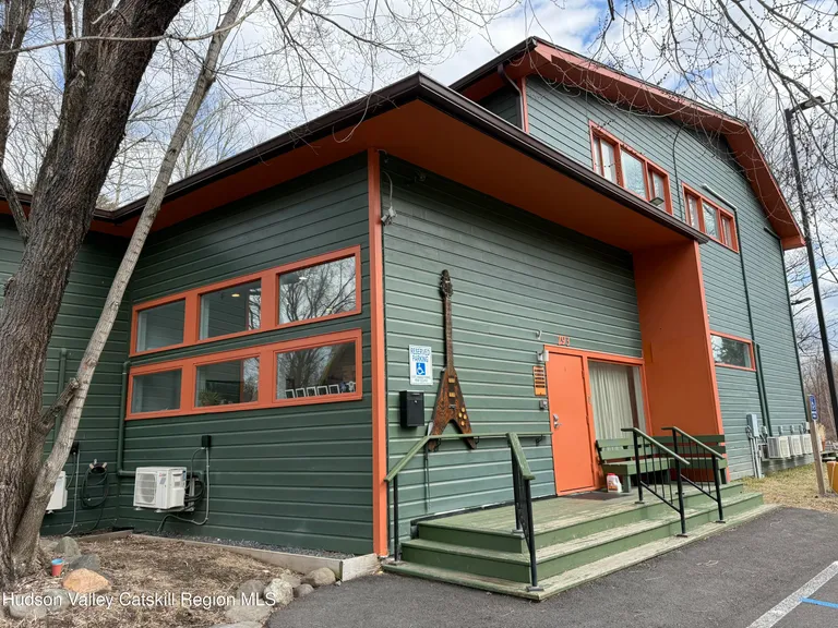 Hudson Valley Real Estate | View 293 Tinker Street, Utopia M | View 1