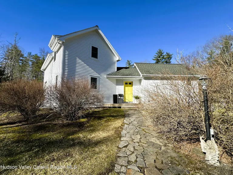 Hudson Valley Real Estate | View 281 Chestnut Hill Road | 2 Beds, 1 Bath | View 1