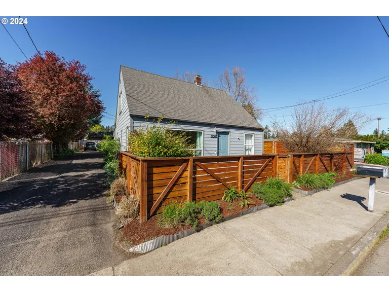 11045 SE Holgate Blvd, Portland, OR 97266 Property for sale