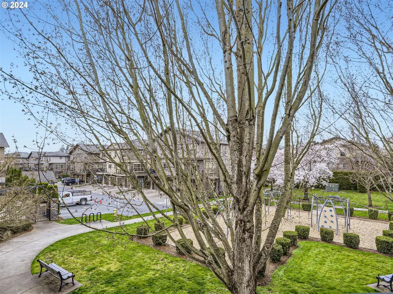 727 NE Adwick Dr, Hillsboro, OR 97006 Property for sale