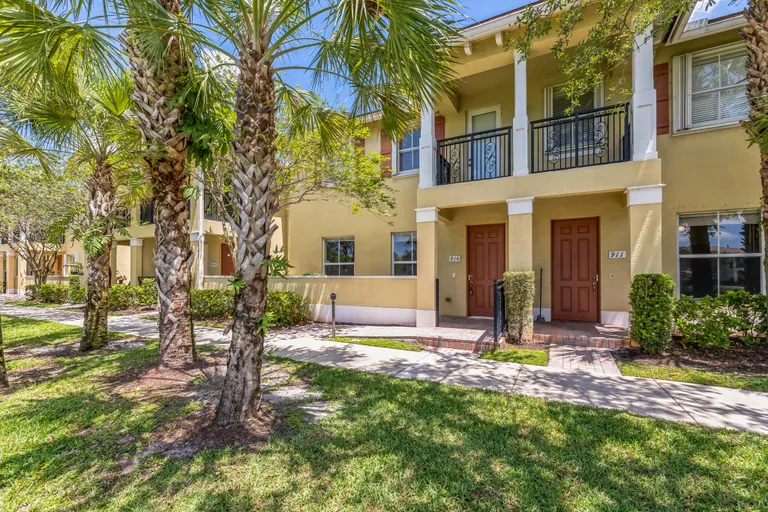 South Florida Real Estate | View 4720 Mimosa Place, 910 | 2 Beds, 2 Baths | View 1
