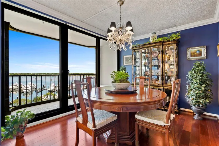 New York City Real Estate | View 136 Lakeshore Drive, 910 | Listing | View 8