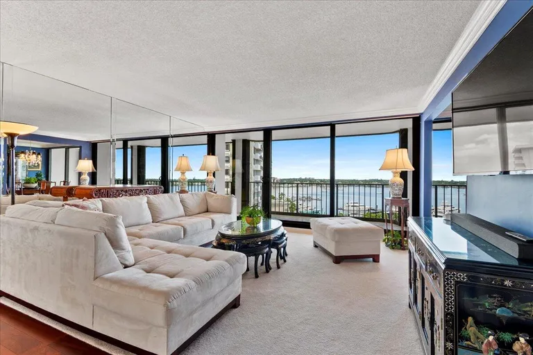 New York City Real Estate | View 136 Lakeshore Drive, 910 | Listing | View 2