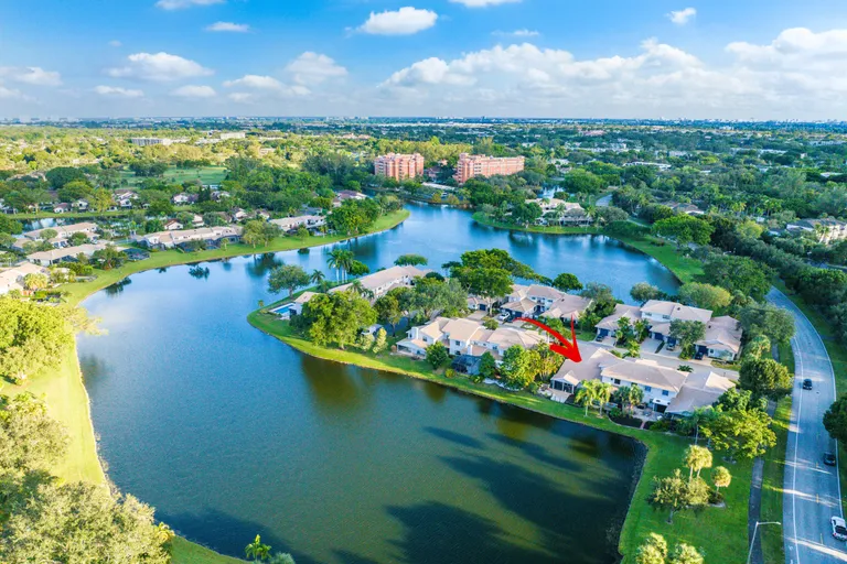 413 Deer Creek Lake Point South Lane, Deerfield Beach, FL 33442