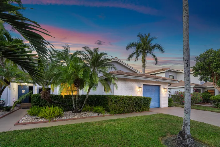 413 Deer Creek Lake Point South Lane, Deerfield Beach, FL 33442