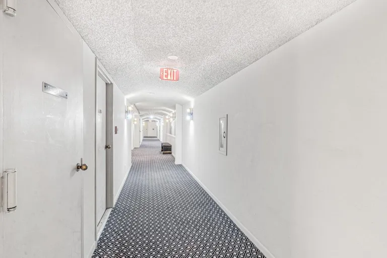 1900 Consulate Place 201, West Palm Beach, FL 33401 Property for sale